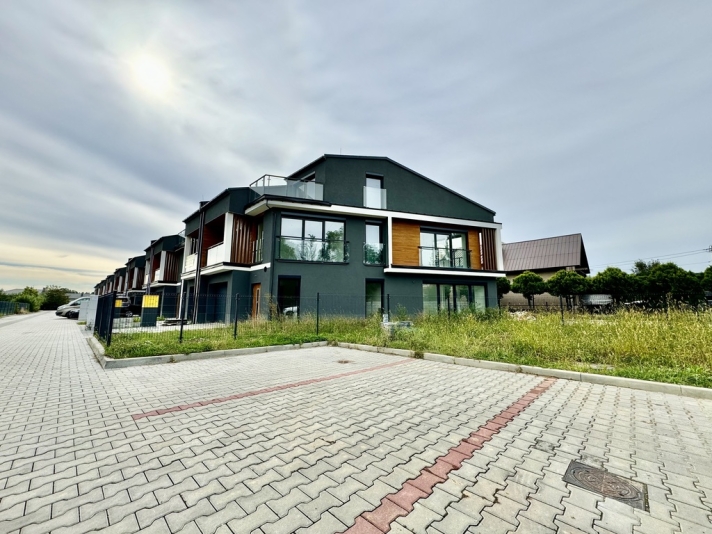 Lokal biurowo -usługowy cały narożny segment 180m2 - zdjęcie 1