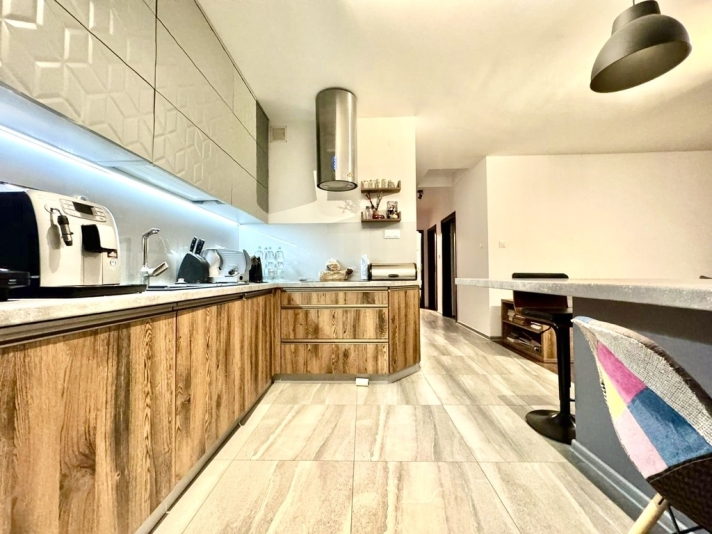 Piękny apartament dla dużej rodziny - zdjęcie 2