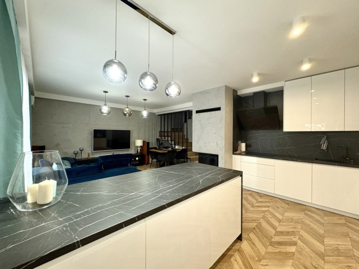 SZEREGÓWKA NAROŻNA 117 m² - Fotowoltaika - zdjęcie 1